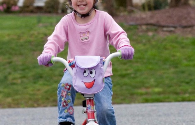 Broschüre hilft Eltern bei Fragen zu Kinderfahrzeugen 