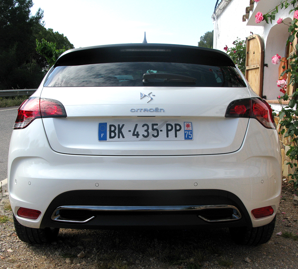 Citroën DS4: Blick auf die bullige Heckpartie des kompakten Franzosen. 
