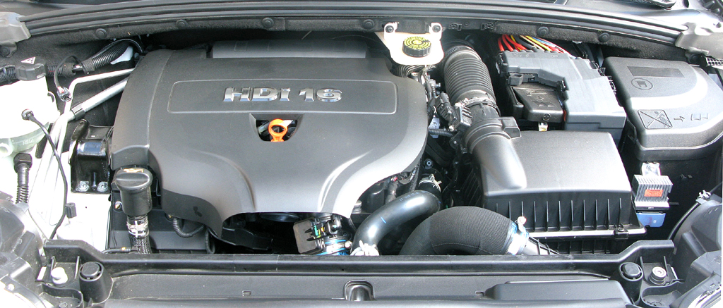 Citroën DS4: Blick unter die Motorhaube des 1,6-Liter-Turbodiesels. 