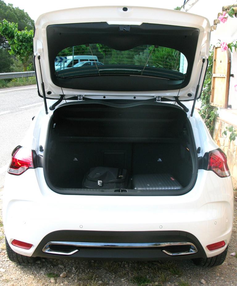 Citroën DS4: Das Gepäckabteil fasst mehr als 350 Liter. 