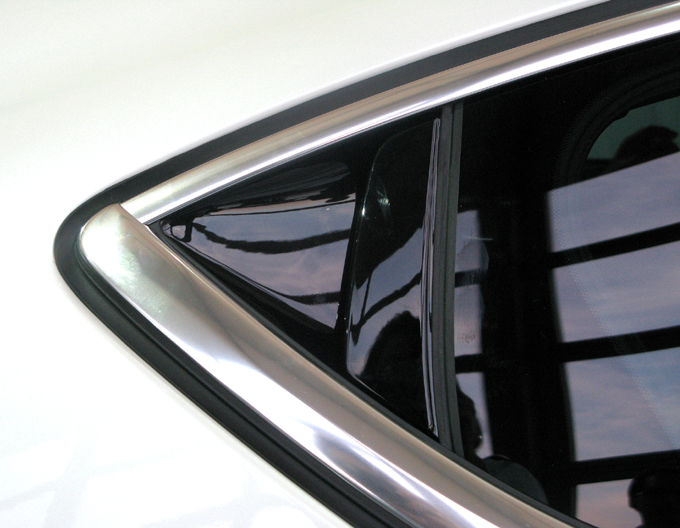 Citroën DS4: Die Türgriffe hinten sind in den Winkelbogen integriert. 