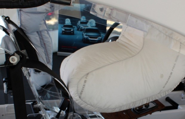 Dach-Airbag - Mehr Platz für die Handschuhe