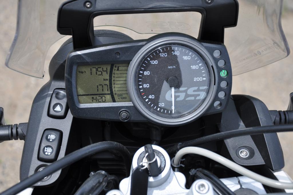 Das Cockpit ist übersichtlich angeordnet