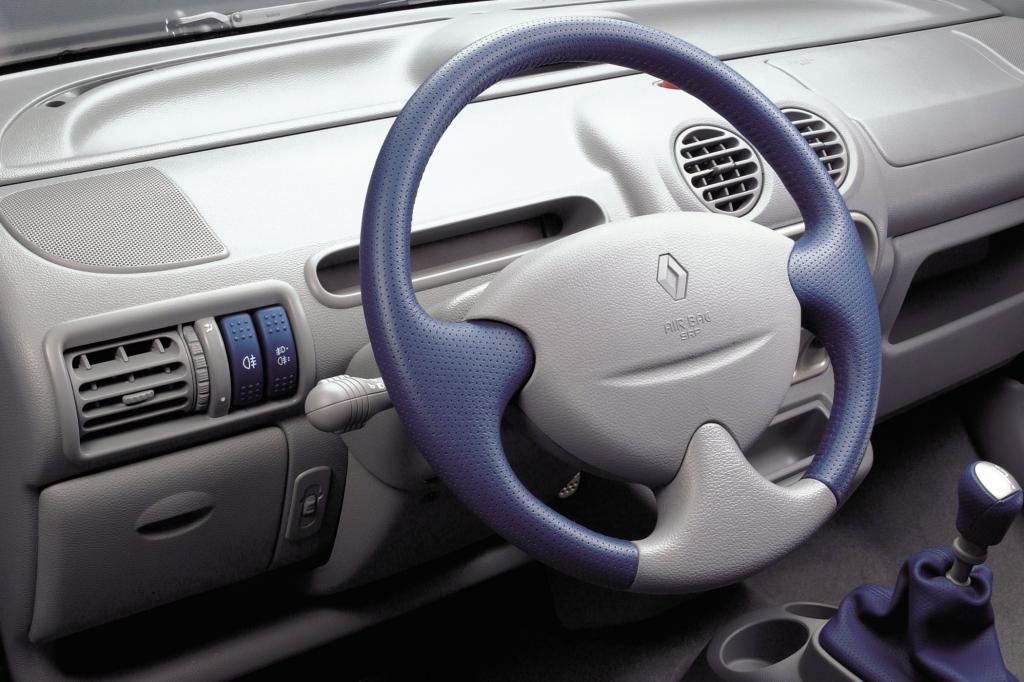 Das Cockpit ist ziemlich spartanisch