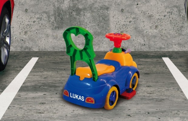 Ein Rutschauto für das Baby von Welt 