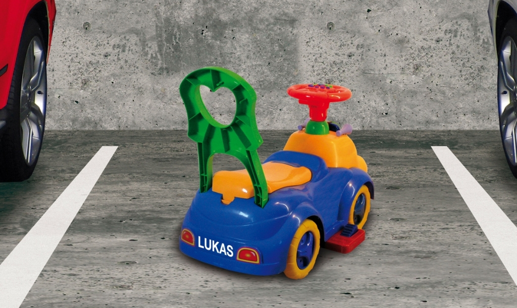 Ein Rutschauto für das Baby von Welt 