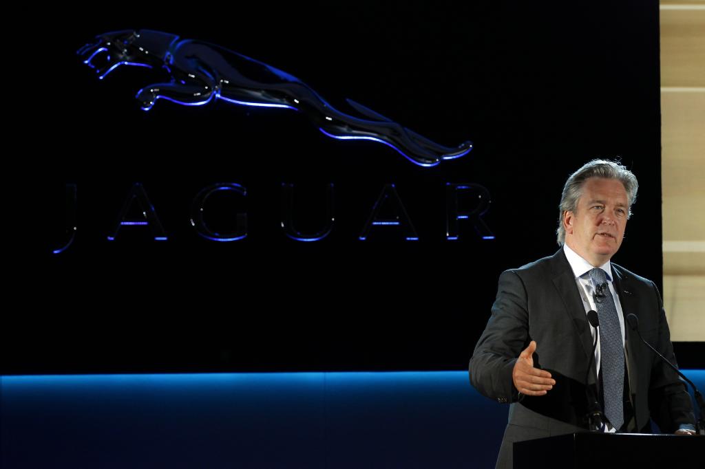 Einblick in die Zukunft - Jaguar C-X75: Adrian Hallmark.