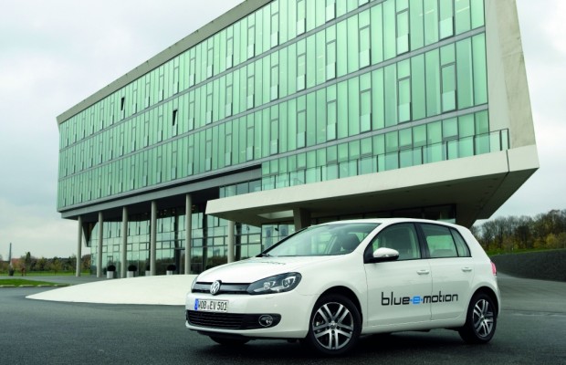 Erste Golf Blue-E-Motion rollen durch Wolfsburg