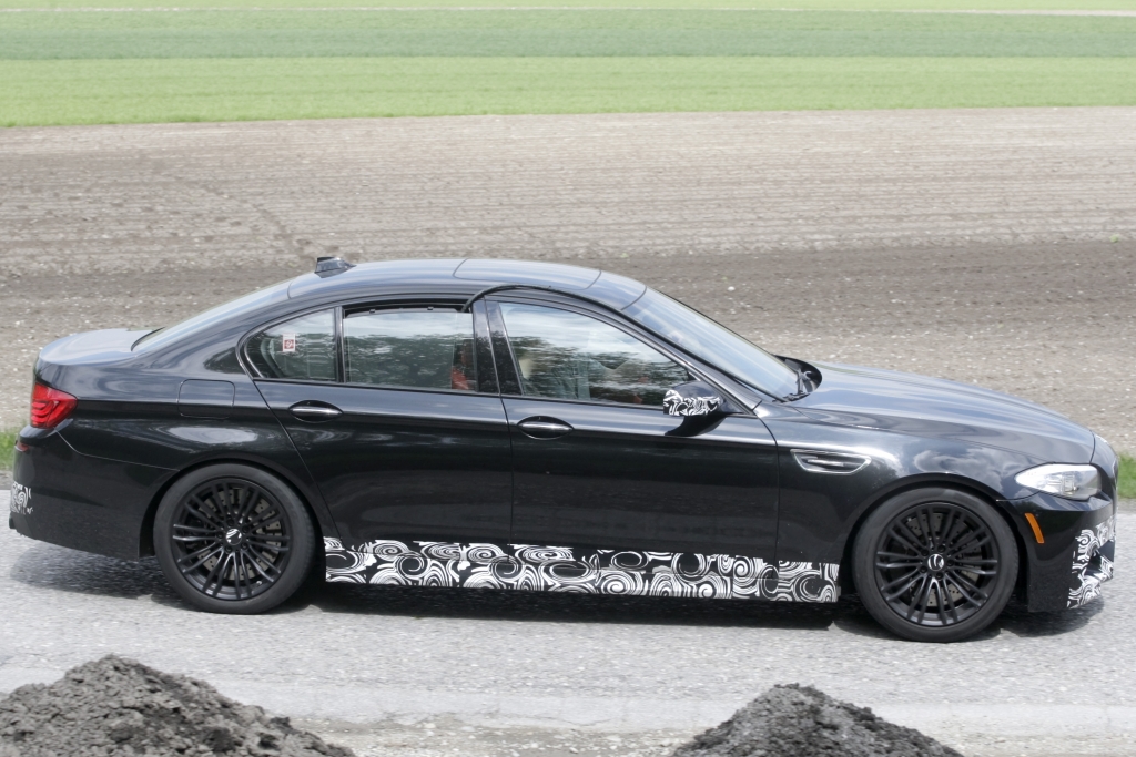 Erwischt: BMW M5 – Rennwagen im Feld