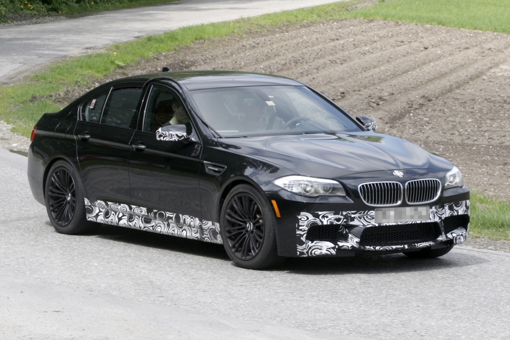 Erwischt: BMW M5 – Rennwagen im Feld