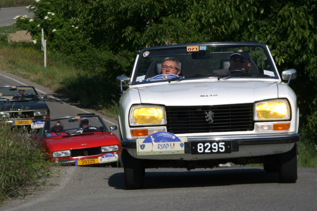Europäisches Peugeot-Treffen - Die Parade des Löwenrudels 