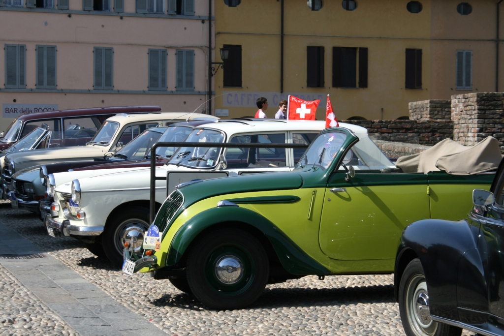 Europäisches Peugeot-Treffen - Die Parade des Löwenrudels 