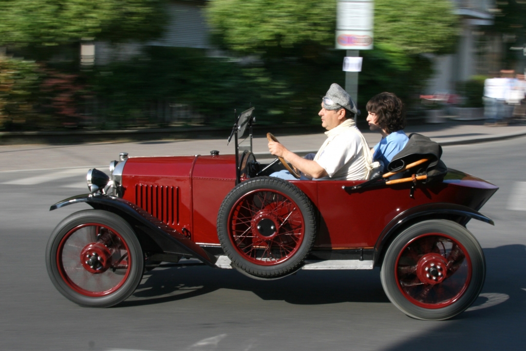 Europäisches Peugeot-Treffen - Die Parade des Löwenrudels 