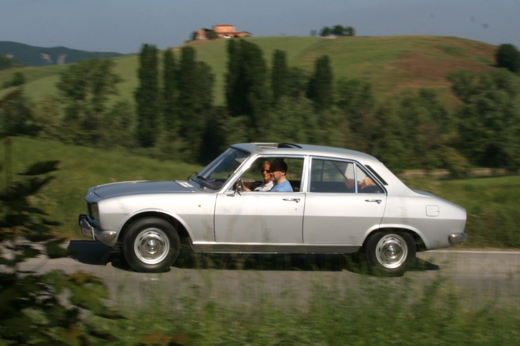 Europäisches Peugeot-Treffen - Die Parade des Löwenrudels 