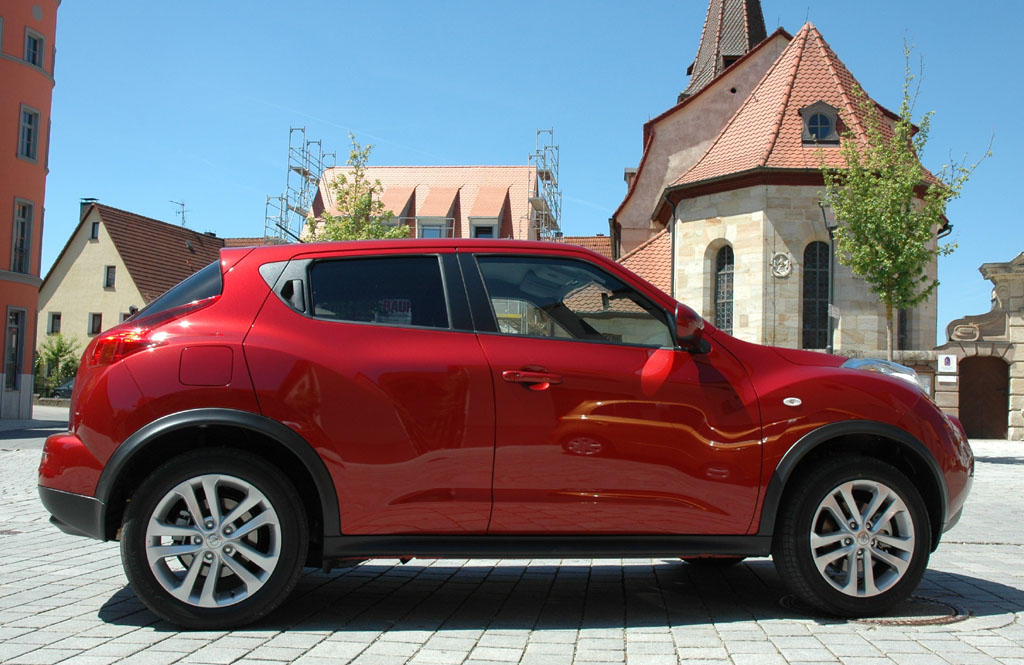 Fast coupéhaft verläuft die Dachlinie beim Juke.
