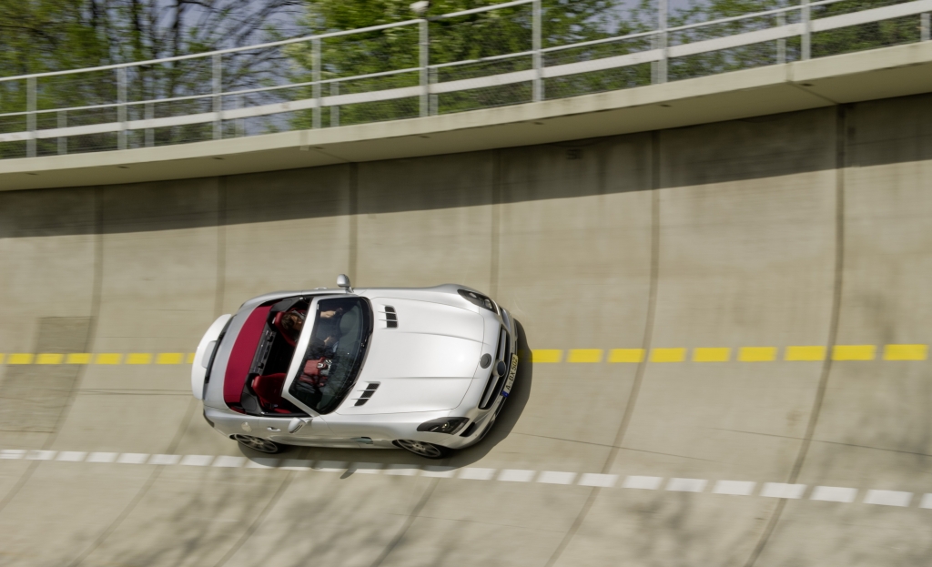 Flügellos: Ein erster Blick auf den Mercedes SLS AMG Roadster