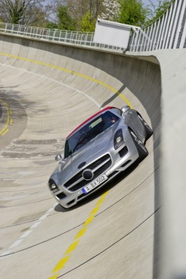 Flügellos: Ein erster Blick auf den Mercedes SLS AMG Roadster