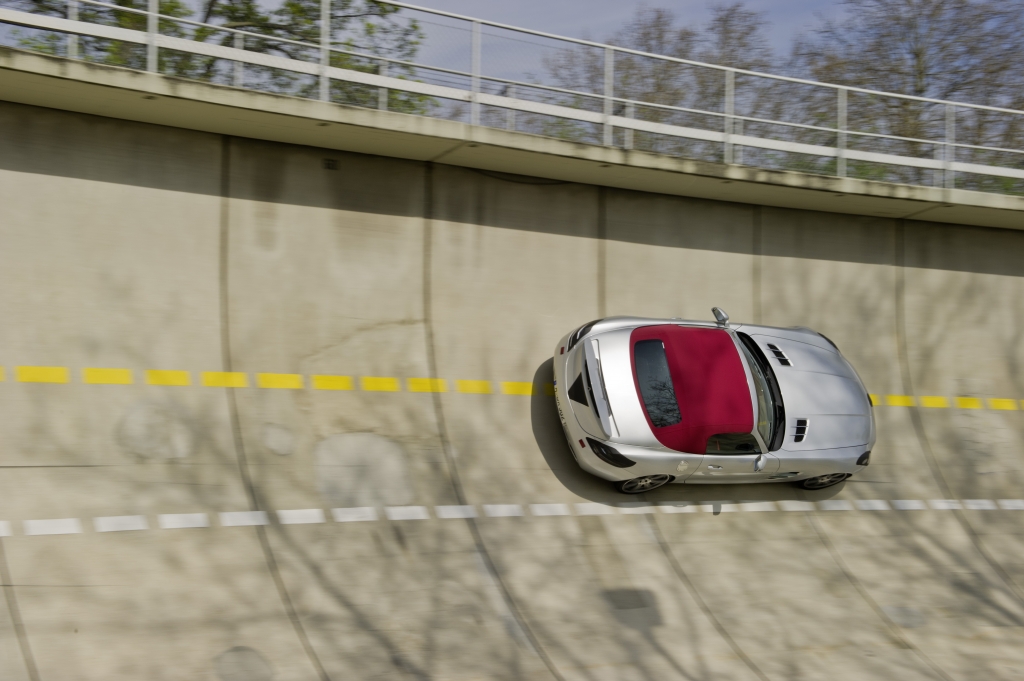Flügellos: Ein erster Blick auf den Mercedes SLS AMG Roadster