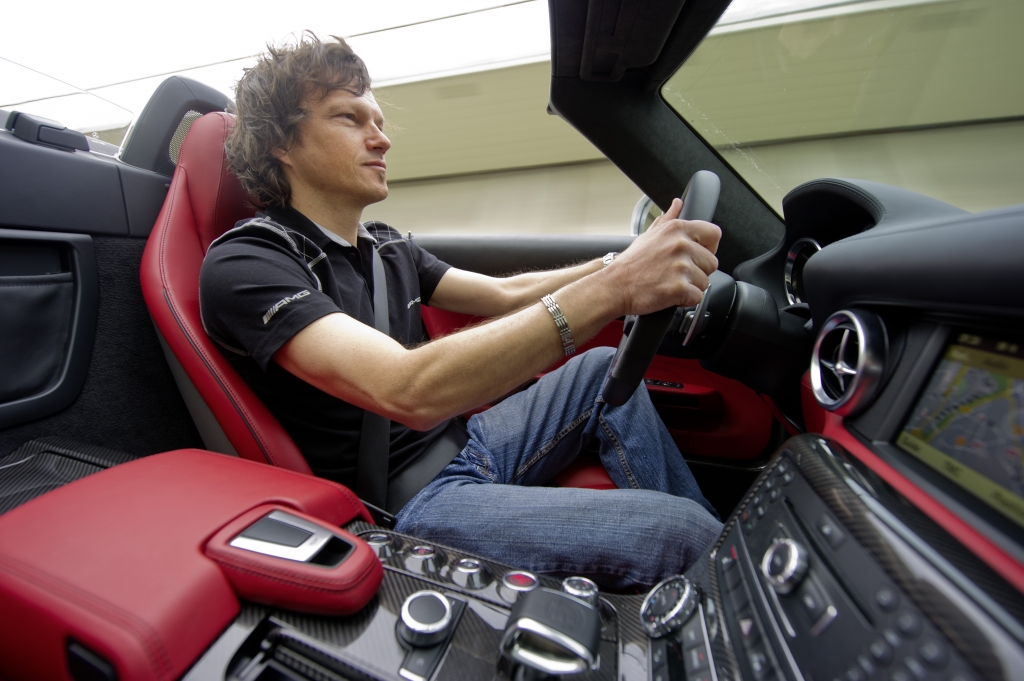 Flügellos: Ein erster Blick auf den Mercedes SLS AMG Roadster