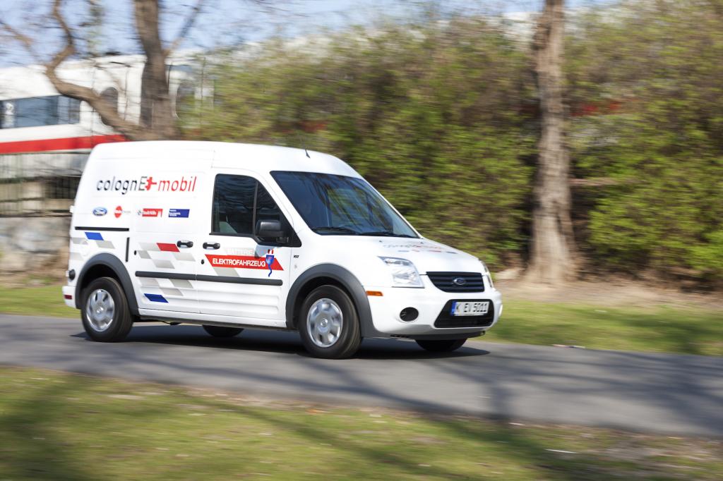 Ford mit vier Fahrzeugen bei der Challenge Bibendum