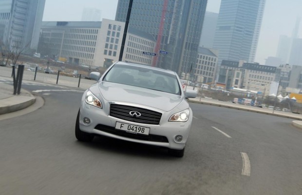 Infiniti M35h - Auf Sparflamme ins Oberhaus