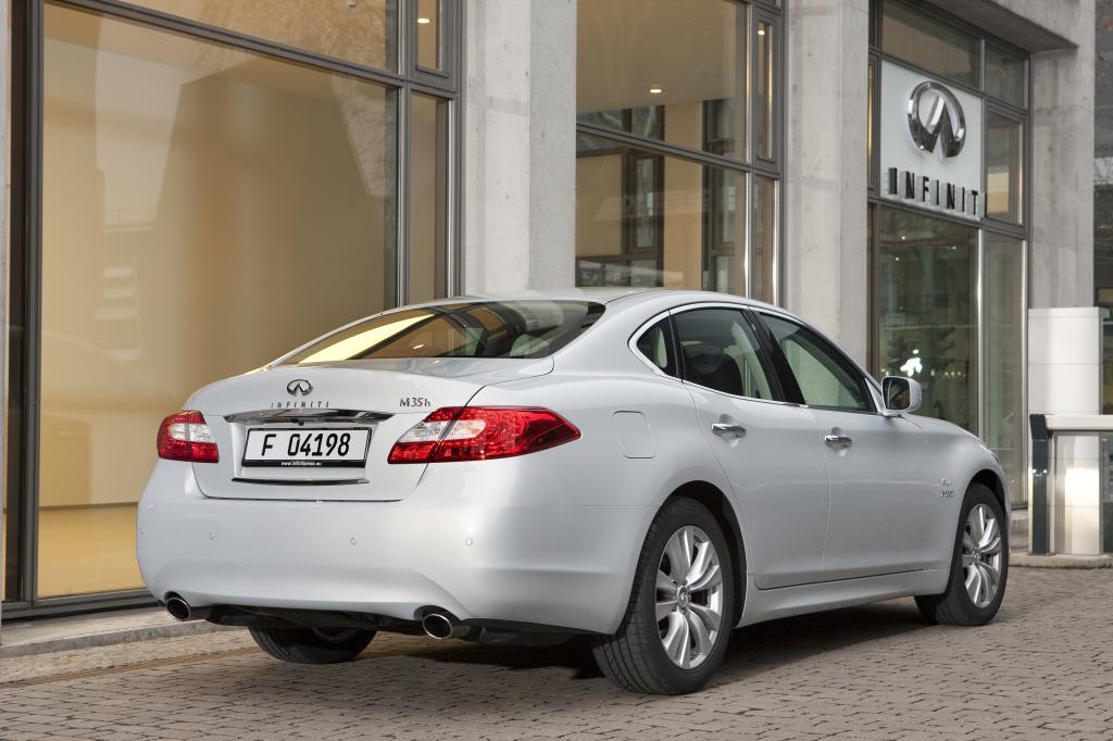 Infiniti M35h 