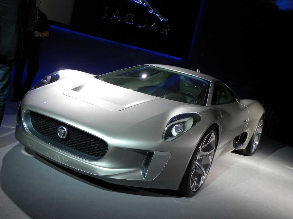 Jaguar X-C75.