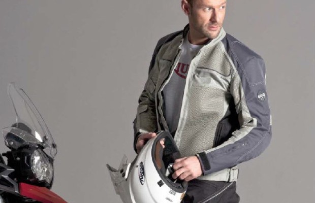 Kühler Kopf mit Triumph-Sommerbekleidung