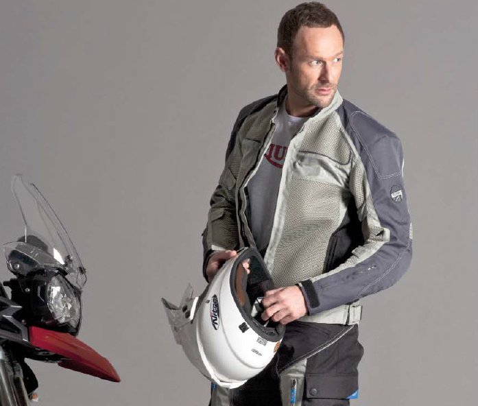 Kühler Kopf mit Triumph-Sommerbekleidung