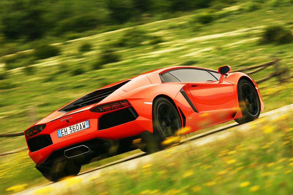 Lamborghini Aventador LP 700-4.