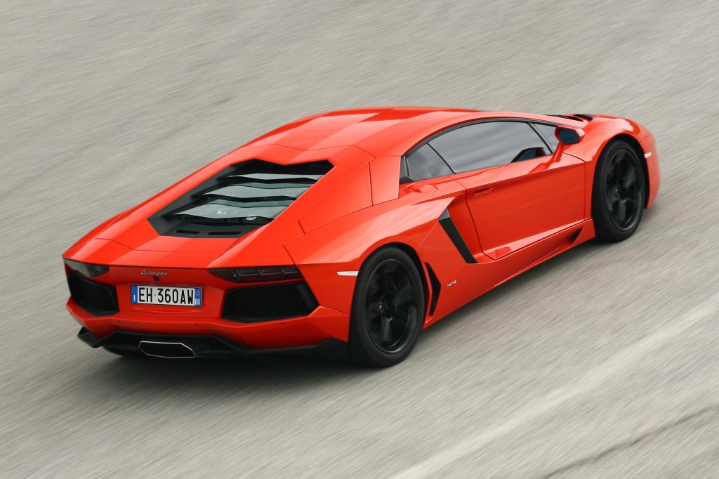 Lamborghini Aventador LP 700-4.