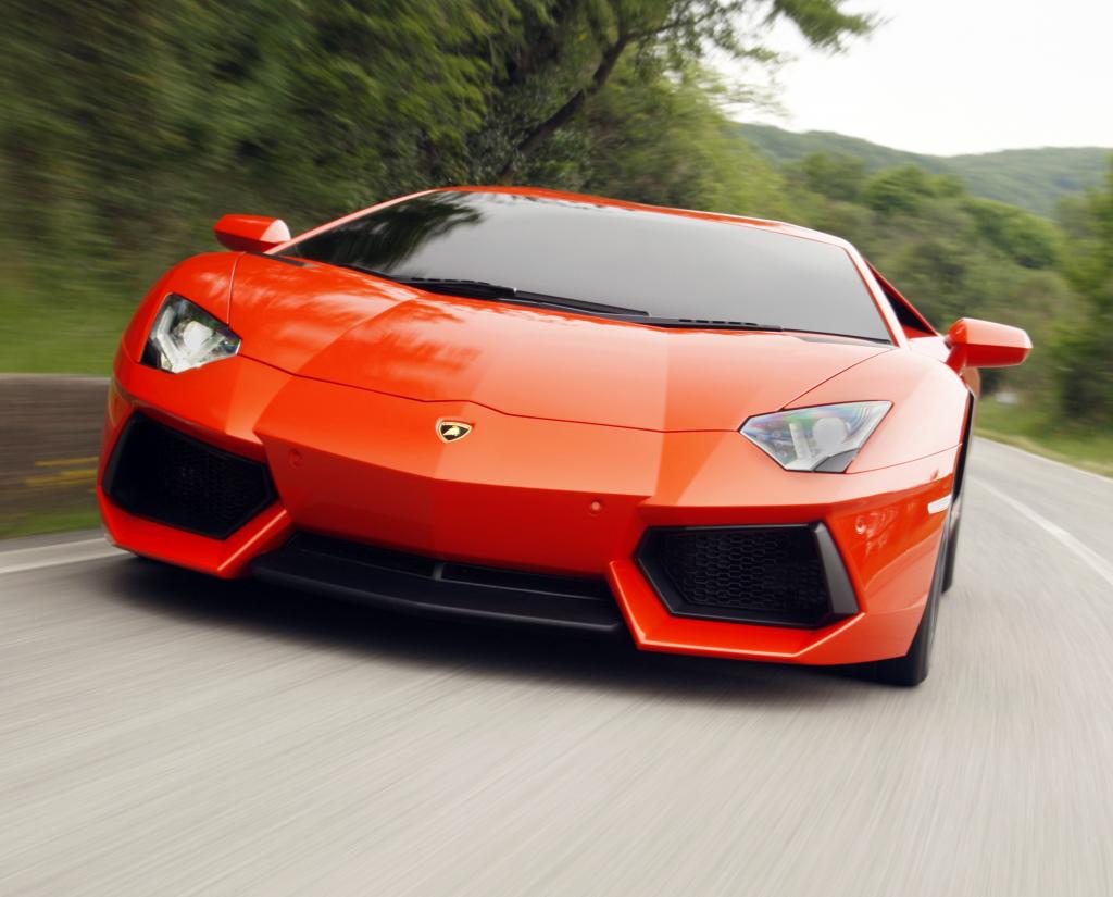 Lamborghini Aventador LP 700-4.