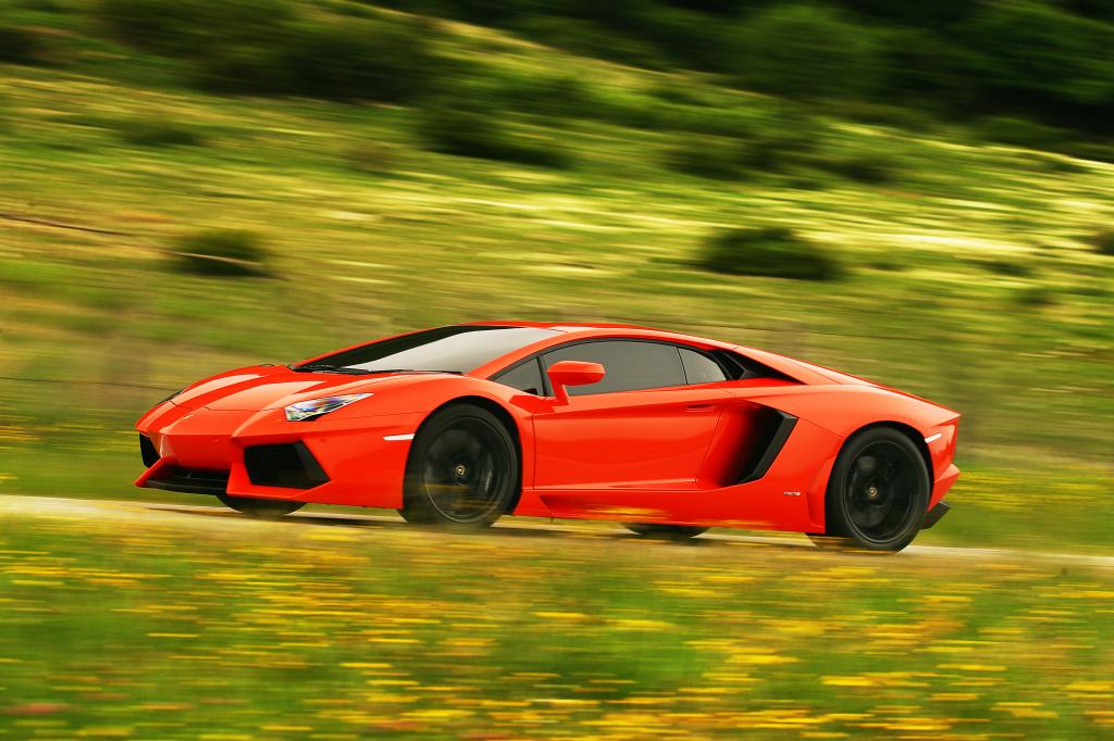 Lamborghini Aventador LP 700-4.