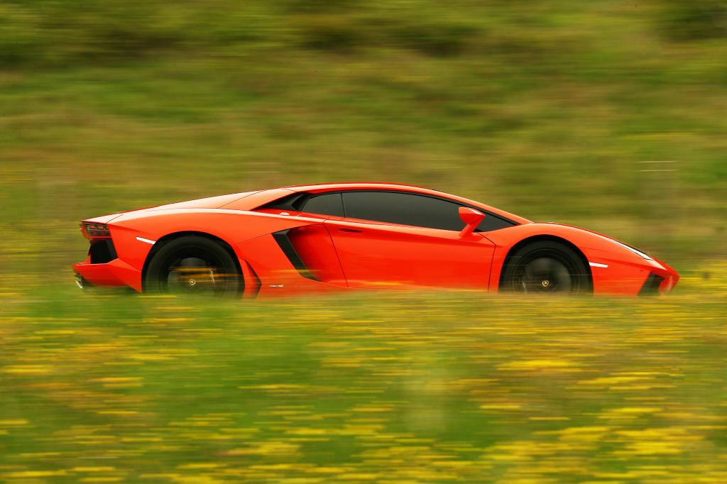 Lamborghini Aventador LP 700-4.