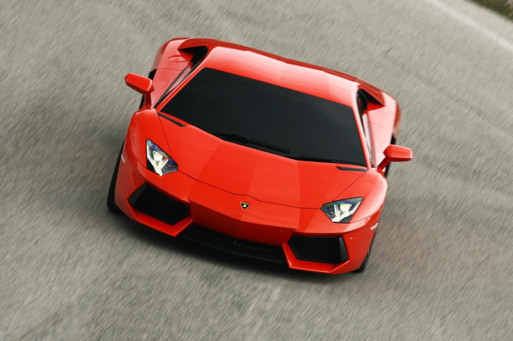 Lamborghini Aventador LP 700-4.