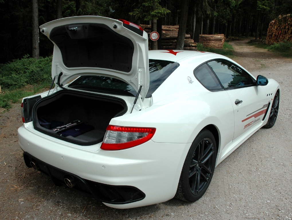 Maserati GranTurismo MC Stradale: Ins Gepäckabteil passen noch 260 Liter hinein.