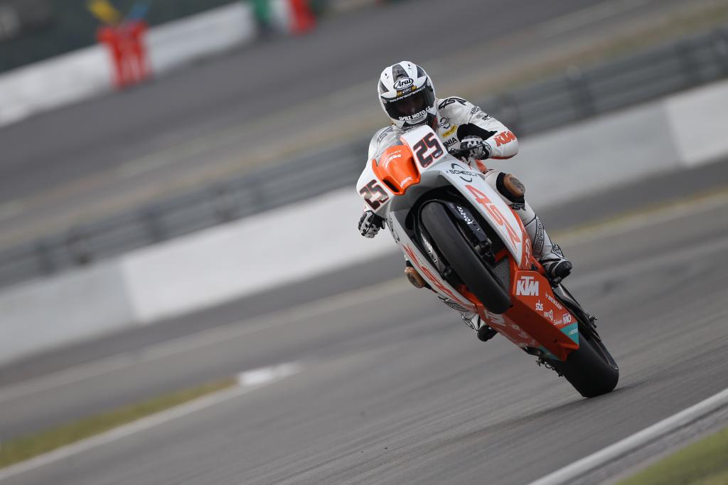Matej Smrz auf KTM RC8 R.
