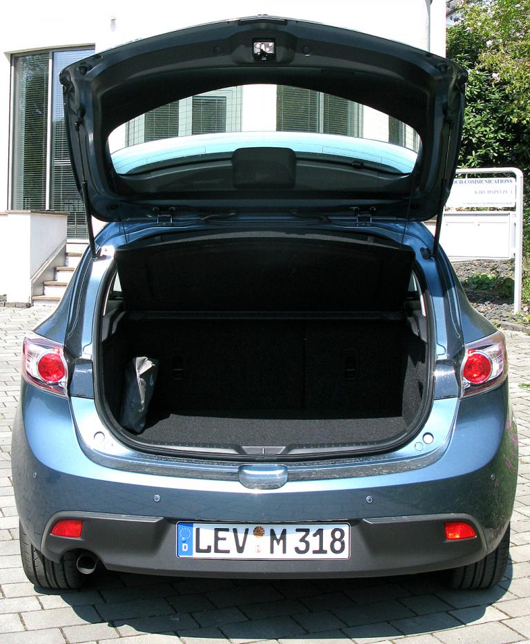 Mazda3 Diesel: Ins Gepäckabteil passen 340 bis 1352 Liter hinein. 