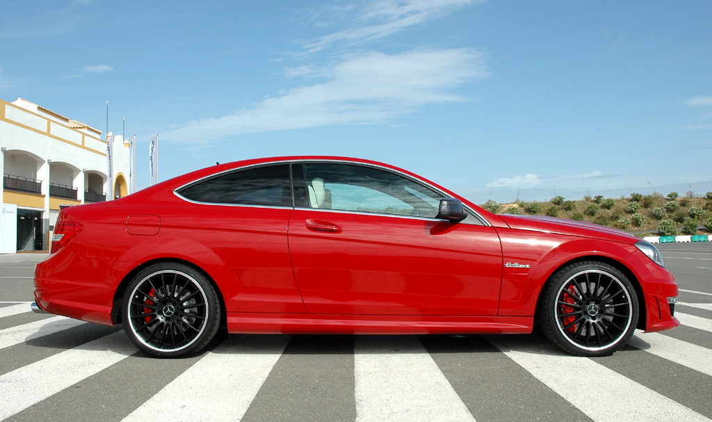Mercedes C63 AMG Coupé: Und so sieht der Viersitzer von der Seite aus. 