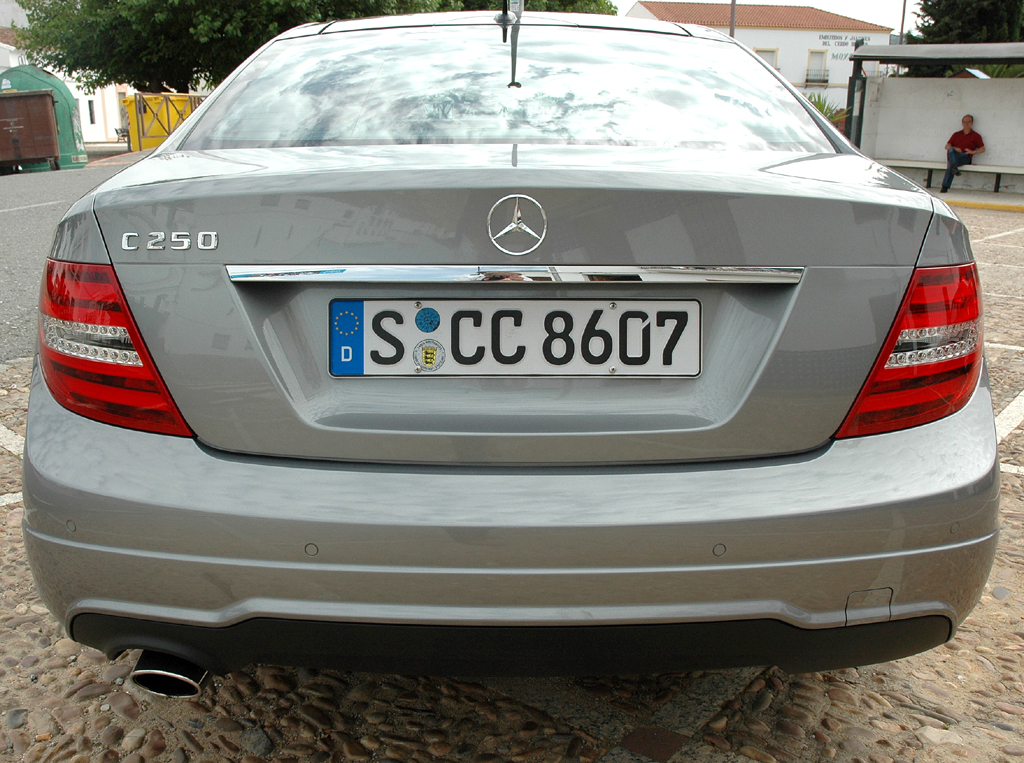 Mercedes E-Klasse Coupé: Blick auf die Heckpartie. 