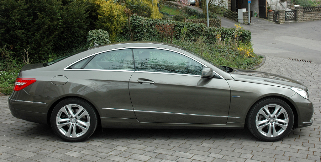 Mercedes E-Klasse Coupé: Und so sieht der Zweitürer von der Seite aus.