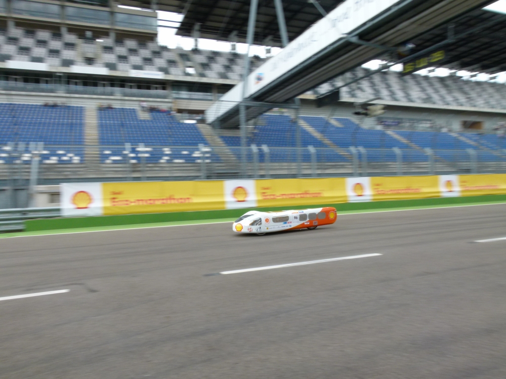 Mit acht Litern Benzin um die Welt – Der Shell Eco-Marathon Europe 2011