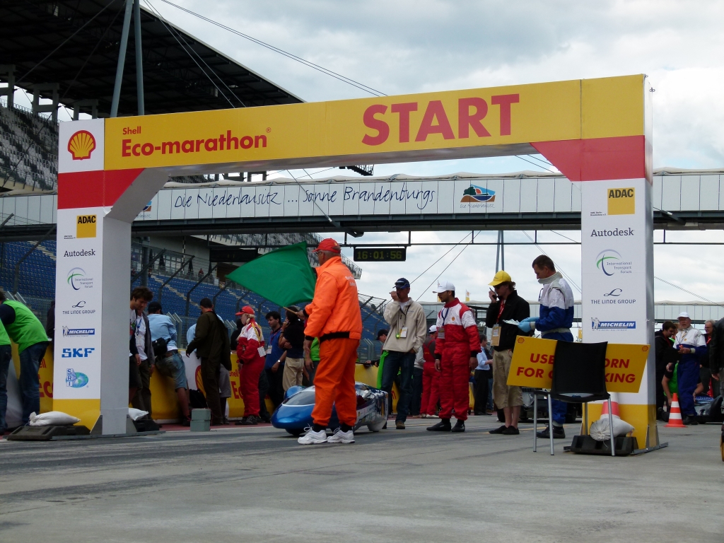 Mit acht Litern Benzin um die Welt – Der Shell Eco-Marathon Europe 2011