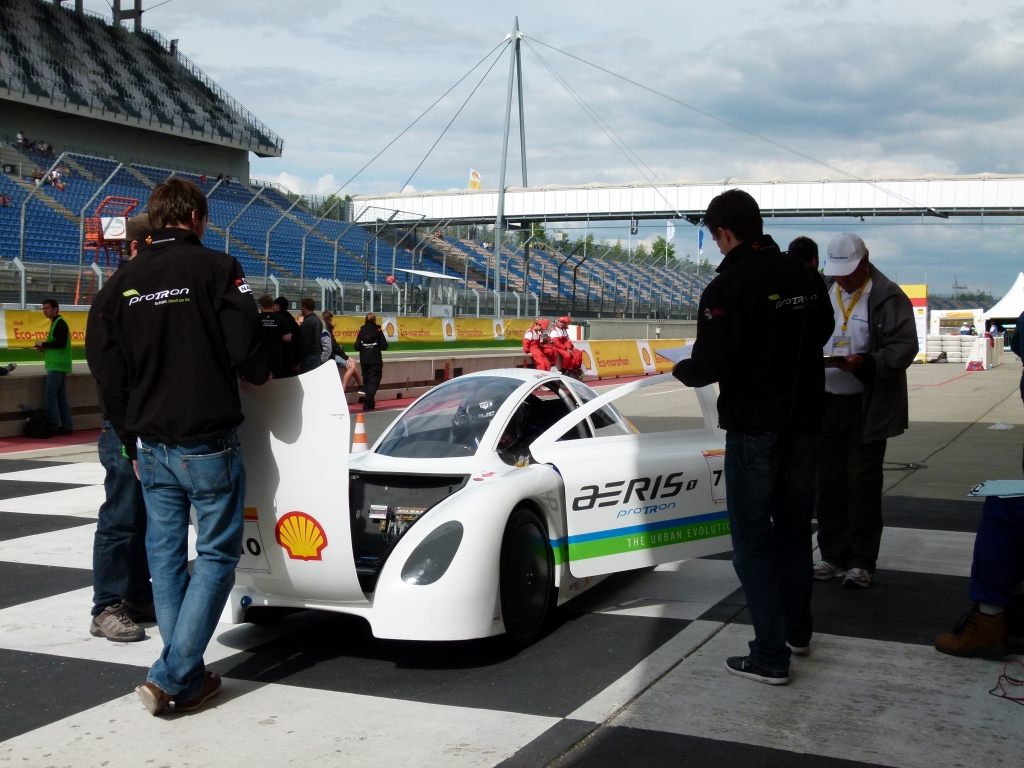 Mit acht Litern Benzin um die Welt – Der Shell Eco-Marathon Europe 2011