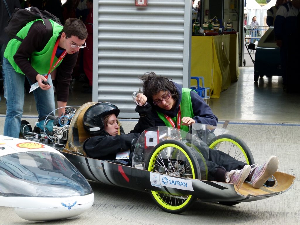 Mit acht Litern Benzin um die Welt – Der Shell Eco-Marathon Europe 2011