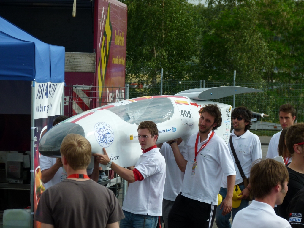 Mit acht Litern Benzin um die Welt – Der Shell Eco-Marathon Europe 2011