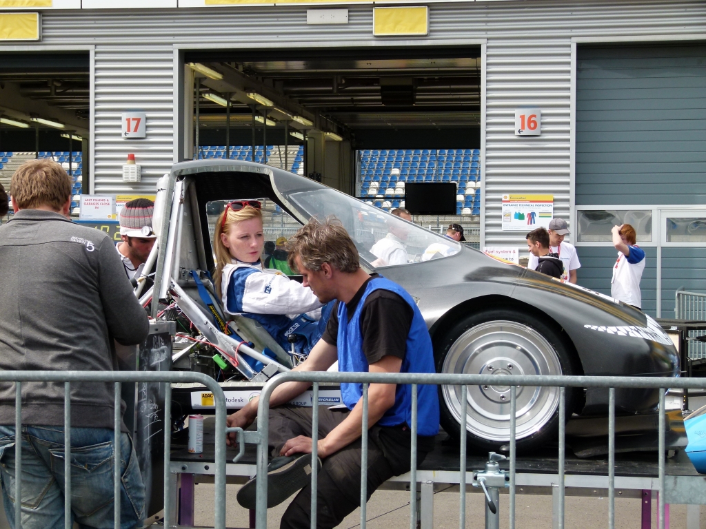 Mit acht Litern Benzin um die Welt – Der Shell Eco-Marathon Europe 2011