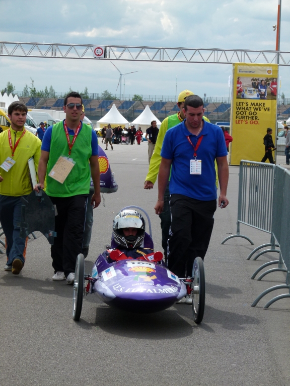 Mit acht Litern Benzin um die Welt – Der Shell Eco-Marathon Europe 2011