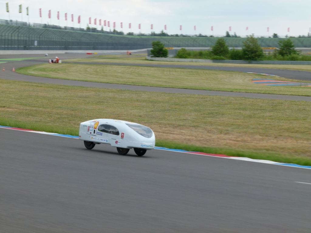 Mit acht Litern Benzin um die Welt – Der Shell Eco-Marathon Europe 2011