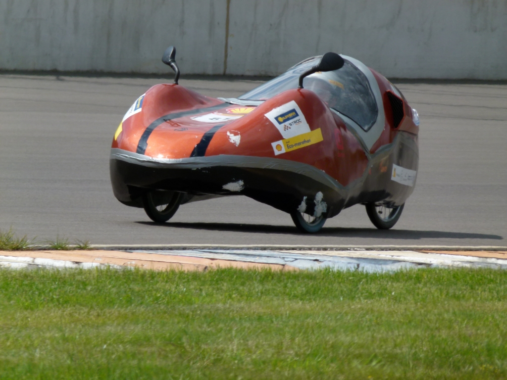 Mit acht Litern Benzin um die Welt – Der Shell Eco-Marathon Europe 2011